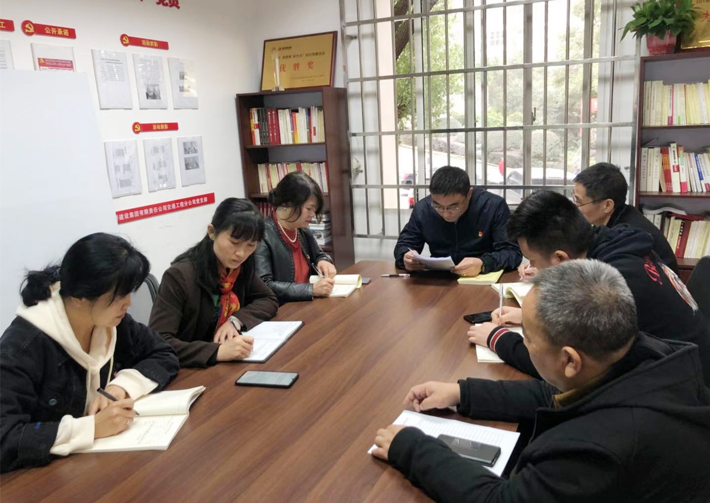 11月20日，，交通工程党支部专题学习党的十九届五中全会心灵_副本.jpg