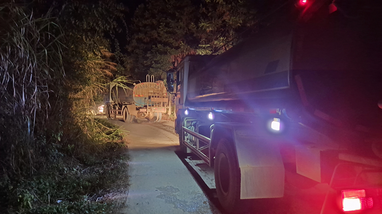 照片：：：茶常14标公路人36公里驰援龙海镇丛林火警现场.jpg