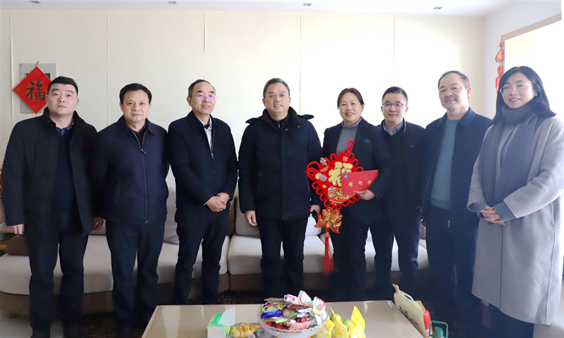 黄甲平慰问湖南2028·体育官网劳模刘玉兰_副本.jpg
