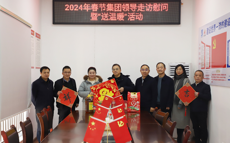 黄甲平慰问湖南2028·体育官网难题党员旷乐_副本.jpg